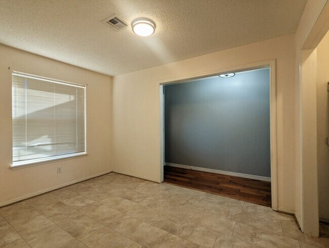 Building Photo - Spacious 4-Bed Home in Bethany with Solar Panels!