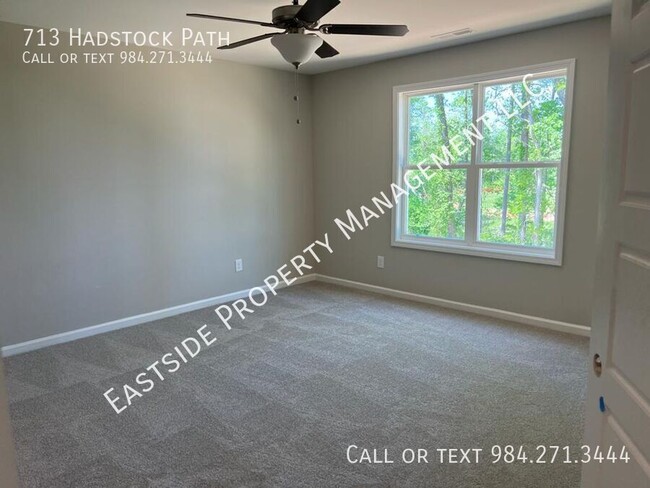 Building Photo - Come see this lovely townhome in a desirab...