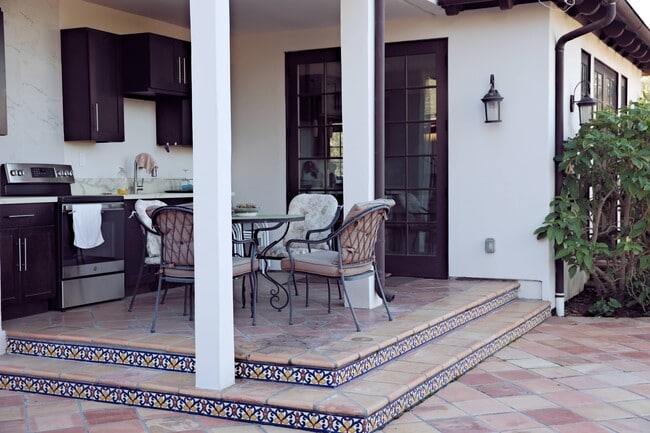 Building Photo - 1215 Altamead Dr