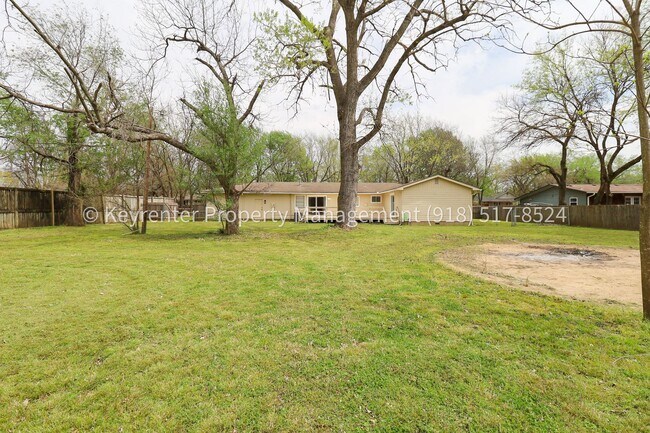 Building Photo - 3 Bed | 2.5 Bath in Oologah!