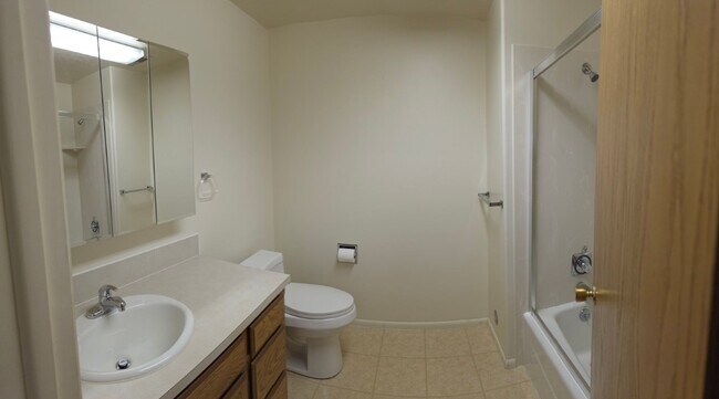 Building Photo - 3 bed, 3 bath Home in Sunnydell area Rexburg