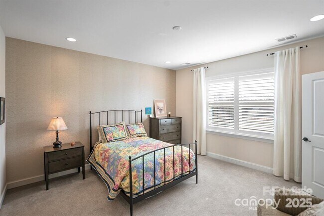 Building Photo - 305 Hemlock Bluff Ct