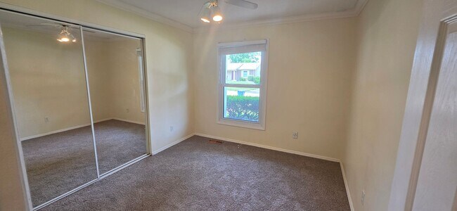 Building Photo - 11864 Featherwood Dr
