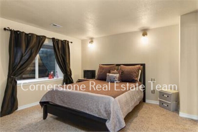 Building Photo - 355 Paisley Dr