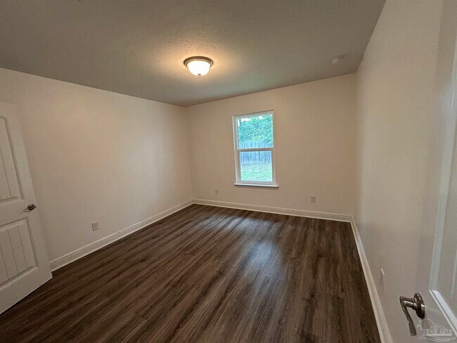 Building Photo - 323 Tree Swallow Dr