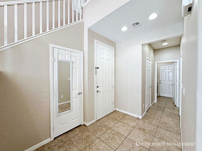 Building Photo - 9772 Bedstraw St