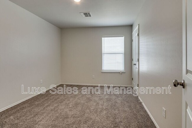 Building Photo - 10809 NW 119th St