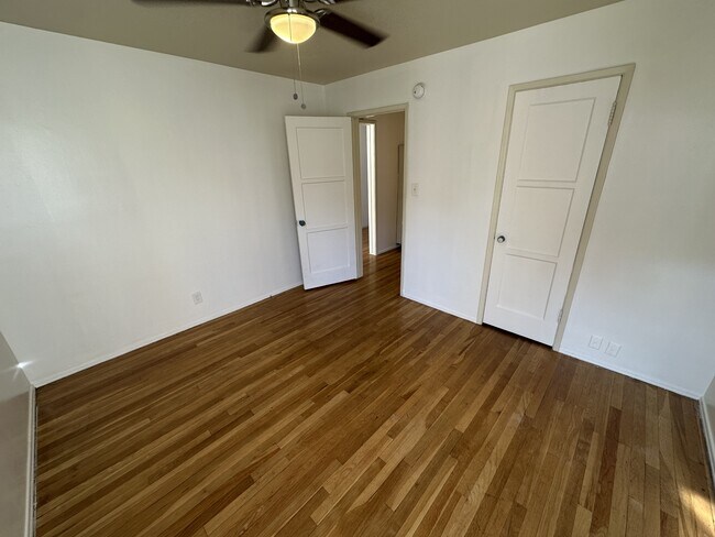 Building Photo - 2461 Silver Lake Blvd
