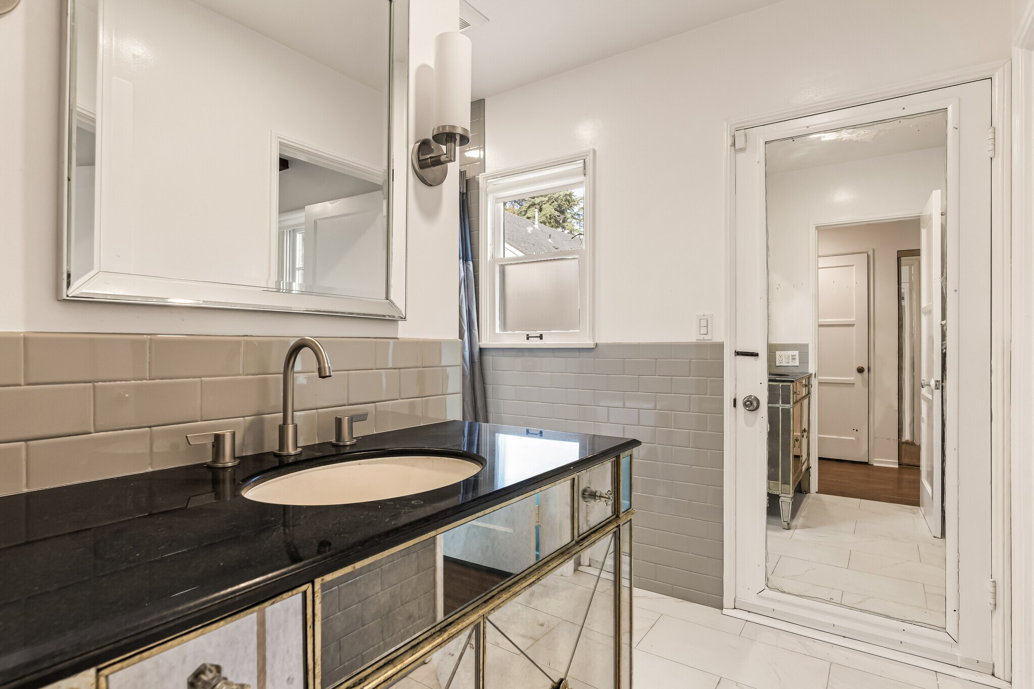 Building Photo - 2450 Hermosita Dr