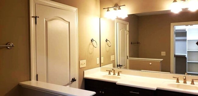 Building Photo - Coming Soon! Location! Location! Beautiful townhouse in a quiet neighborhood in West Cary off of ...