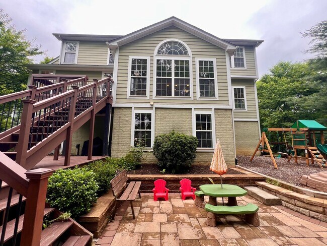 Building Photo - 5920 Nicolet Ct