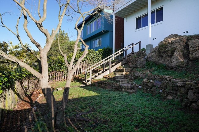 Building Photo - Kensington Beauty!