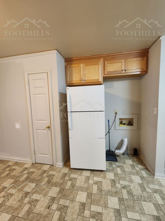 Building Photo - 2712 Cedar Ln