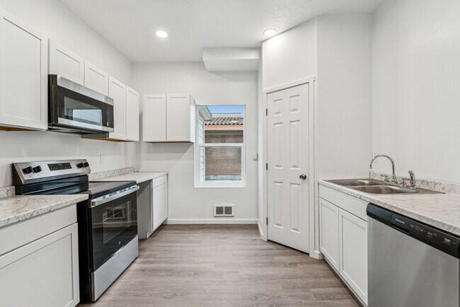 Building Photo - 913