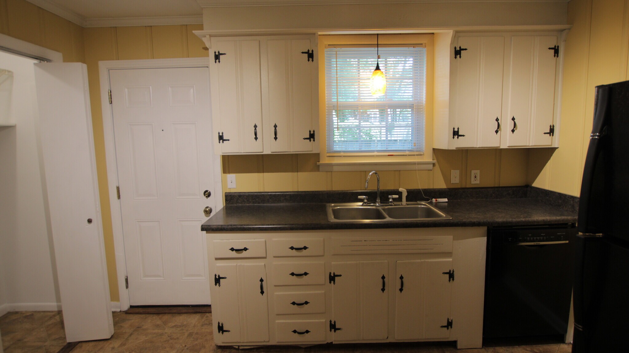 Building Photo - 2425 Chapel Avenue