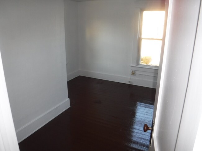 Building Photo - 1320 Trumbull Ave SE