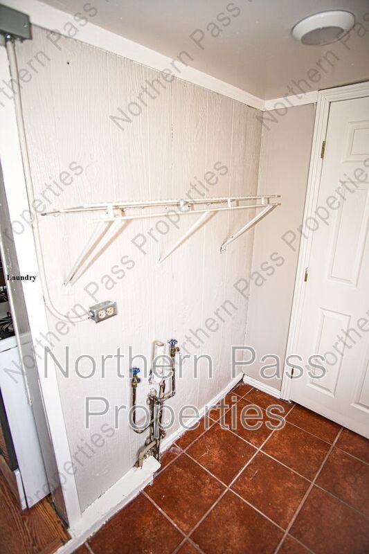 Building Photo - 7161 Dale Rd