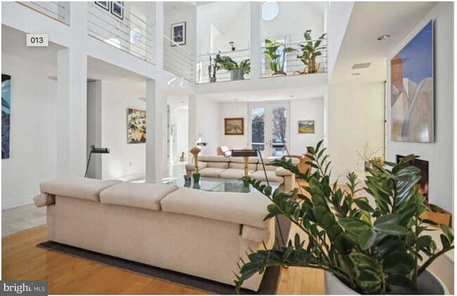 Building Photo - 4527 Q Pl NW