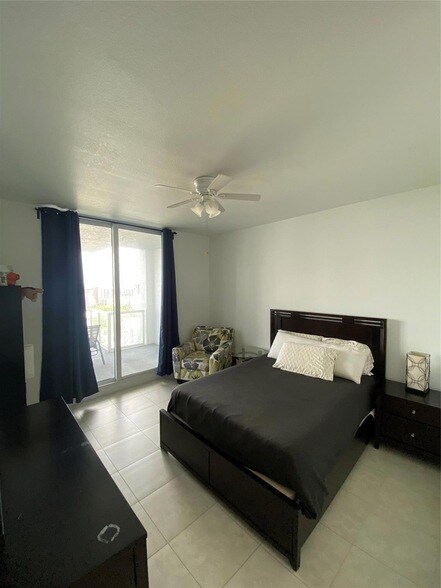 Building Photo - 315 NE 3rd Ave