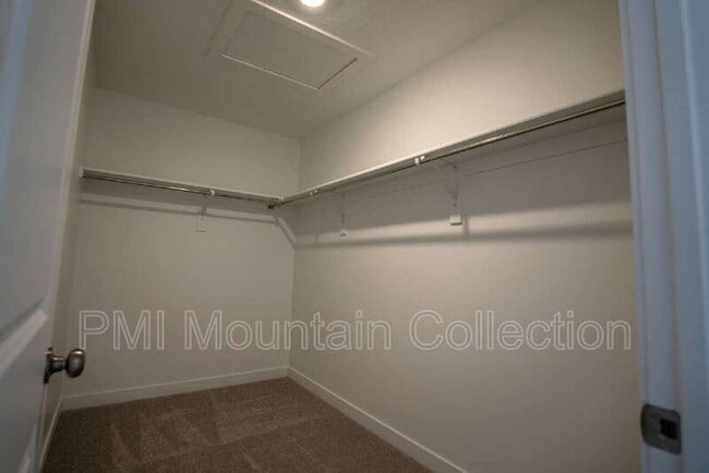 Building Photo - 2484 Wildwood Ln