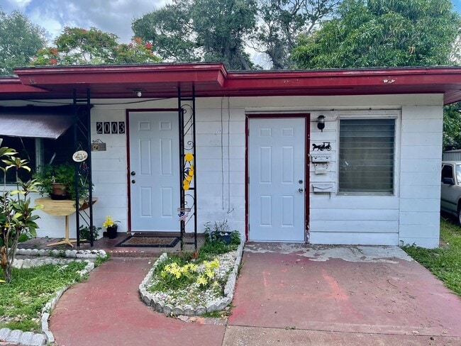 Building Photo - Great Studio home