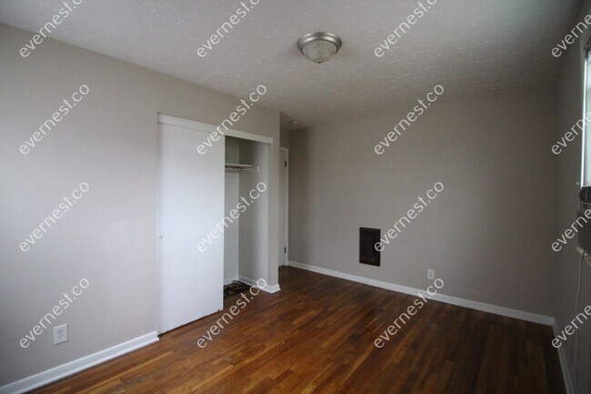 Building Photo - 3 bed / 1 bath