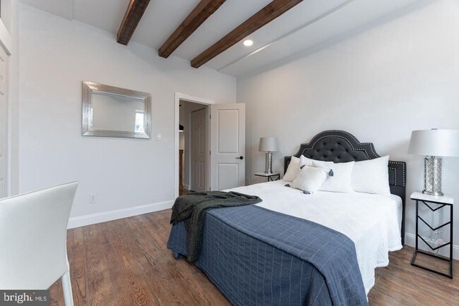 Building Photo - 1906 N Lawrence St