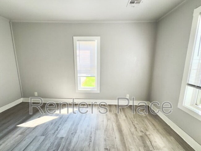 Building Photo - 3119 W 41st St
