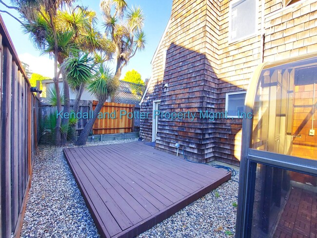 Building Photo - Unique Yacht Harbor 3bed/2bath Home with S...