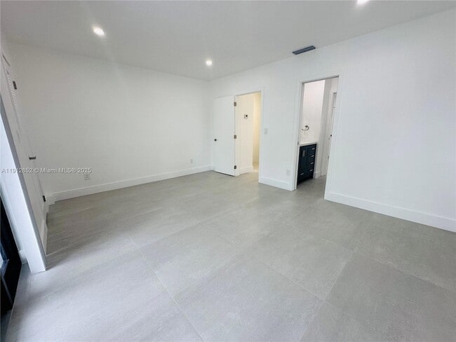 Building Photo - 7157 W 19th Ct