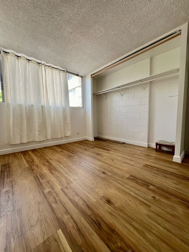 Building Photo - Convenient 2/2/1 with Lanai