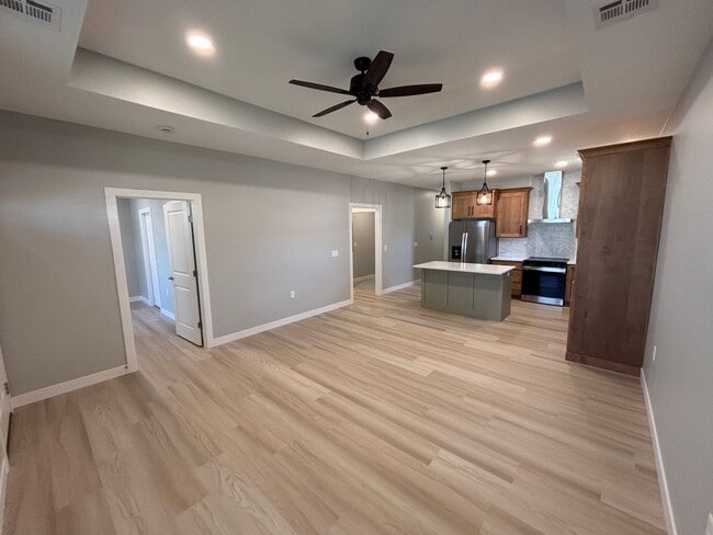 Building Photo - Stunning New Build in Central Manhattan! Available NOW!