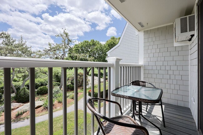 Building Photo - New for 2025! Newly Renovated Winter Renta...