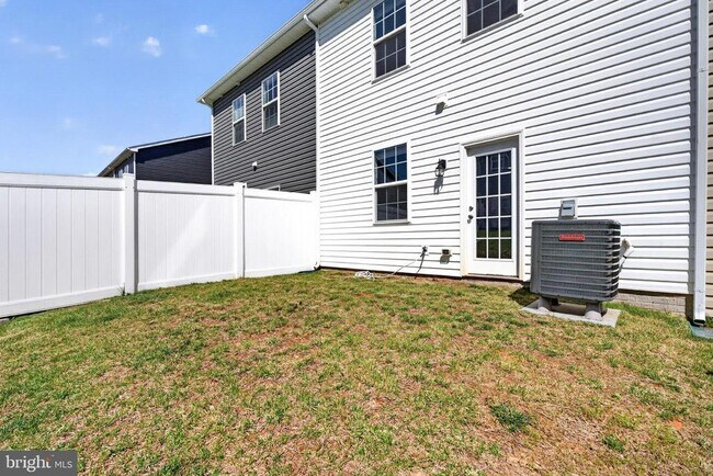 Building Photo - 183 Caterpillar Dr