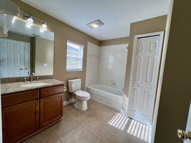 Building Photo - 10904 Summerton Dr