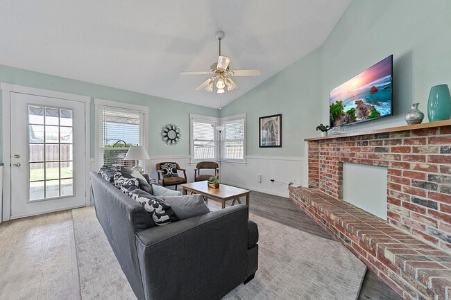 Primary Photo - 3061 Owen Ln