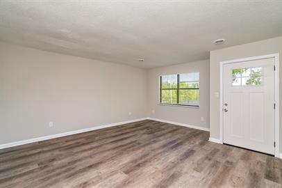 Building Photo - 103 Raintree Ln