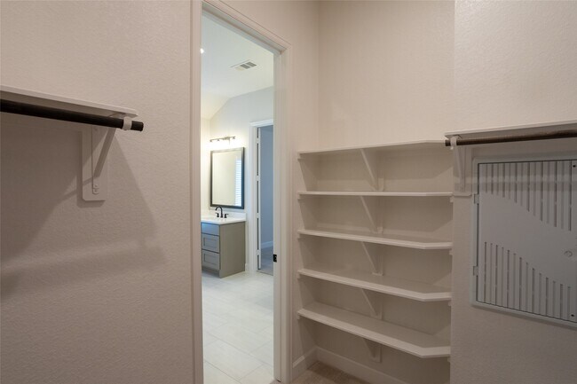 Building Photo - 18459 Chameleon Ct