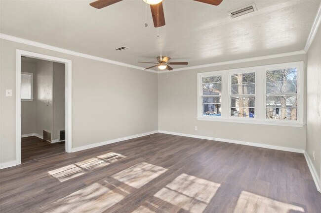 Building Photo - 320 NE 31st St