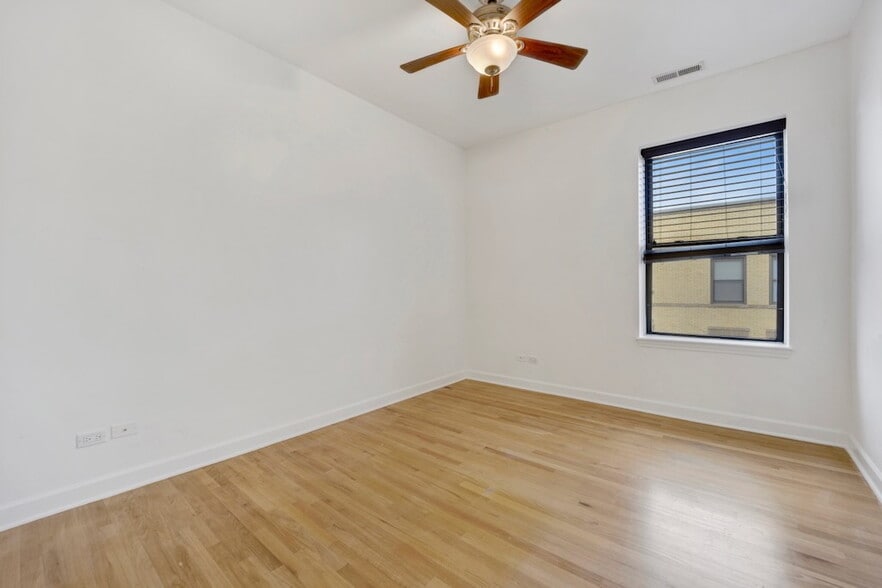 Building Photo - 4817 N Kimball Ave