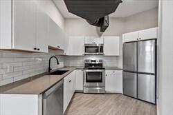 Building Photo - 409 Main St