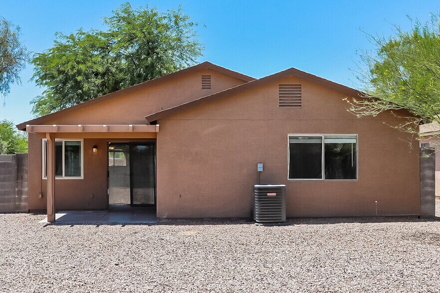 Building Photo - 1074 E Silversmith Trail
