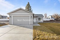 Building Photo - 928 W Pine Dr