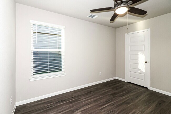 Building Photo - 5122 Hector Gustavo Dr