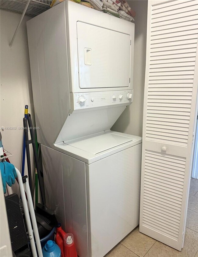 Building Photo - 8395 SW 73rd Ave