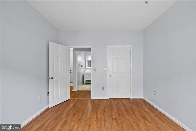 Building Photo - 4852 Eisenhower Ave