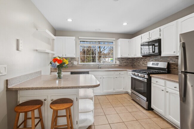 Building Photo - 1917 Windsong Dr