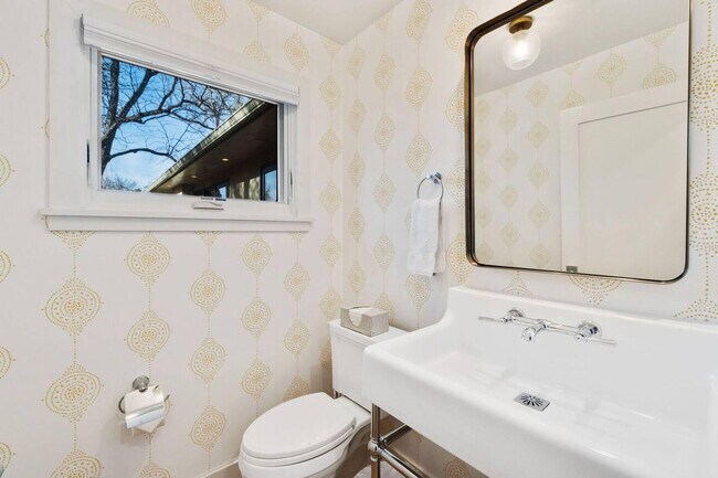 Building Photo - 1500 W Mulberry St