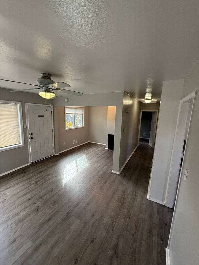 Building Photo - FREE 50in FLAT SCREEN TV Move in Special!!! Cozy 2 Bedroom 1 Bathroom Single Family Residence in ...