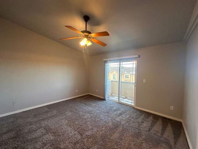 Building Photo - Beautiful 3/3/2 West Side Townhome with Views Available Now!!!